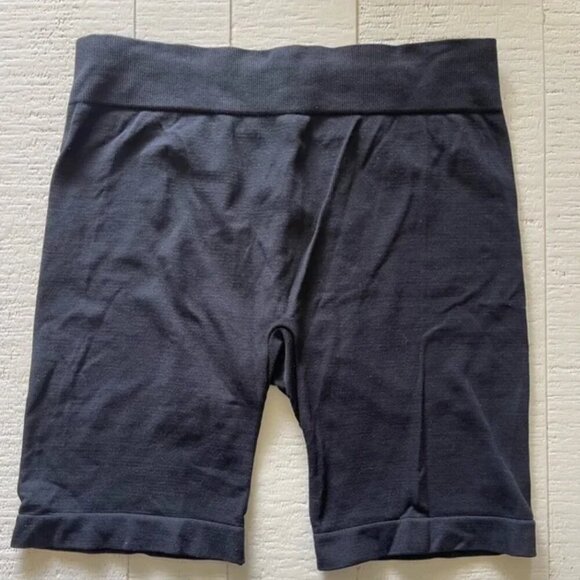 Free People Seamless Rib Bike Short Style | Black | XS/S - Picture 3 of 3